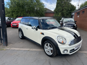 2009 MINI Clubman 1.6 Cooper D Clubman in White — image 2