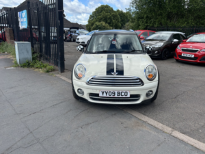 2009 MINI Clubman 1.6 Cooper D Clubman in White — image 4