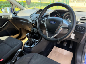 2014 Ford Fiesta 1.25 Zetec Euro 5 5dr in Blue — image 2