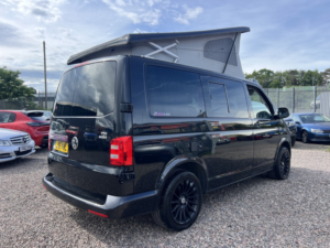 2016 Volkswagen Transporter 2.0 Tdi T28 Bluemotion Tech Highline in Black — image 2
