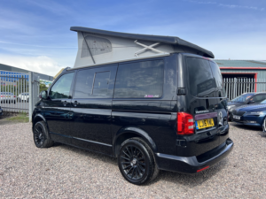2016 Volkswagen Transporter 2.0 Tdi T28 Bluemotion Tech Highline in Black — image 4