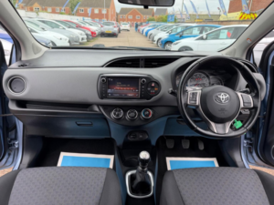 2015 Toyota Yaris 1.33 Dual Vvt-I Icon Euro 5 5dr Euro 5 in Blue — image 2