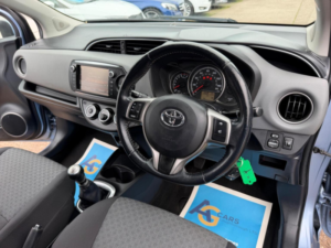 2015 Toyota Yaris 1.33 Dual Vvt-I Icon Euro 5 5dr Euro 5 in Blue — image 3