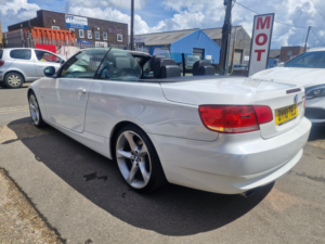 2010 BMW 3 Series 2.0 320i Se Highline Convertible 2dr Petrol Steptronic Euro 5 (170 Ps) in White — image 5