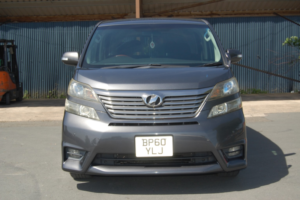 2010 Toyota Vellfire Platinum Selection in Grey — image 2