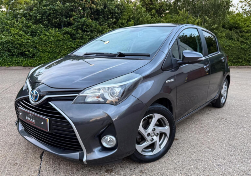 2016 Toyota Yaris 1.5 Vvt-H Icon E-CVT Euro 6 5dr in Grey — image 1