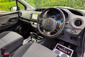 2016 Toyota Yaris 1.5 Vvt-H Icon E-CVT Euro 6 5dr in Grey — image 3