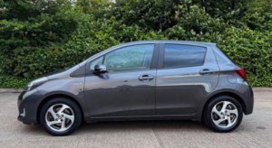 2016 Toyota Yaris 1.5 Vvt-H Icon E-CVT Euro 6 5dr in Grey — image 6