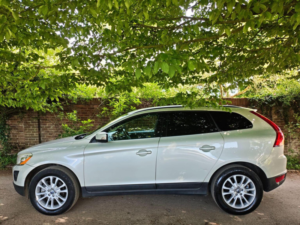 2010 Volvo Xc60 3.0 T6 Se Lux Geartronic AWD Euro 5 5dr in Grey — image 4