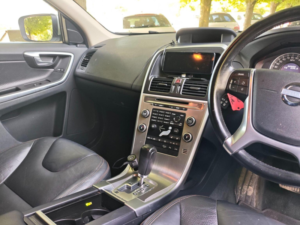 2010 Volvo Xc60 3.0 T6 Se Lux Geartronic AWD Euro 5 5dr in Grey — image 6