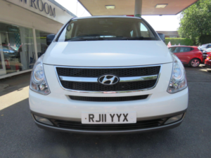 2011 Hyundai I800 2.5 Crdi Style Euro 4 5dr in White — image 6