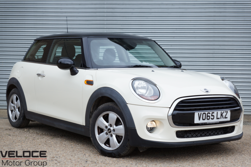 2015 MINI Hatch 1.5 Cooper 3-Door Hatch in White — image 1