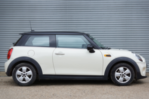 2015 MINI Hatch 1.5 Cooper 3-Door Hatch in White — image 3