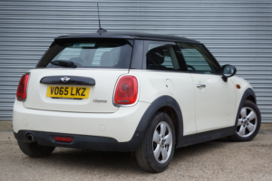 2015 MINI Hatch 1.5 Cooper 3-Door Hatch in White — image 4