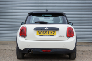 2015 MINI Hatch 1.5 Cooper 3-Door Hatch in White — image 5