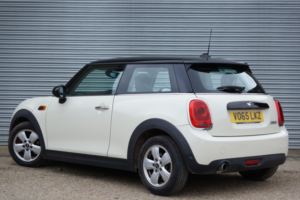 2015 MINI Hatch 1.5 Cooper 3-Door Hatch in White — image 6