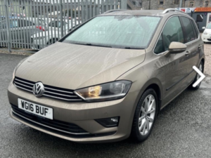 2016 Volkswagen Golf Sv 1.4 Tsi Bluemotion Tech Act Gt in Gold — image 5