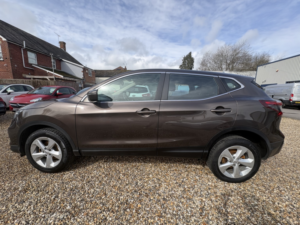 2017 Nissan Qashqai 1.2 Dig-T Acenta in Bronze — image 6