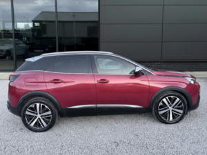2017 Peugeot 3008 2.0 Bluehdi Gt in Red — image 2