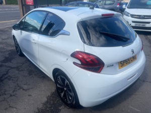 2015 Peugeot 208 1.2 Puretech Allure Hatchback 3dr Petrol Manual Euro 6 (82 Ps) in White — image 6
