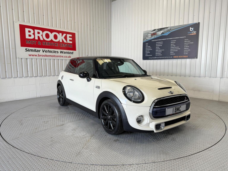 2015 MINI Hatch 2.0 Cooper S Euro 6 (s/s) 3dr in White — image 1