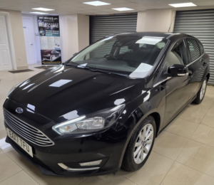 2017 Ford Focus 1.0t Ecoboost Titanium Hatchback 5dr Petrol Manual Euro 6 (s/s) (125 Ps) in Multicolour — image 2
