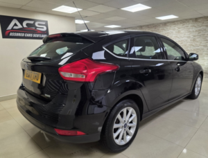 2017 Ford Focus 1.0t Ecoboost Titanium Hatchback 5dr Petrol Manual Euro 6 (s/s) (125 Ps) in Multicolour — image 3