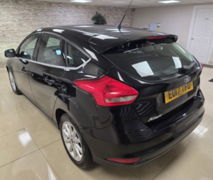 2017 Ford Focus 1.0t Ecoboost Titanium Hatchback 5dr Petrol Manual Euro 6 (s/s) (125 Ps) in Multicolour — image 4