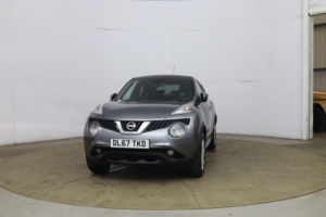 2017 Nissan Juke 1.6 N-Connecta Xtron Euro 6 5dr in Grey — image 2