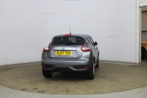 2017 Nissan Juke 1.6 N-Connecta Xtron Euro 6 5dr in Grey — image 4
