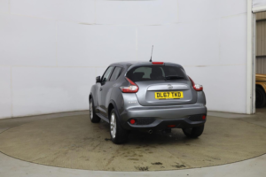 2017 Nissan Juke 1.6 N-Connecta Xtron Euro 6 5dr in Grey — image 5
