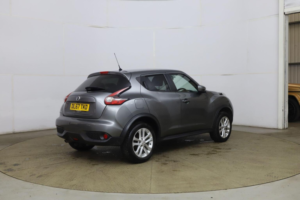 2017 Nissan Juke 1.6 N-Connecta Xtron Euro 6 5dr in Grey — image 6