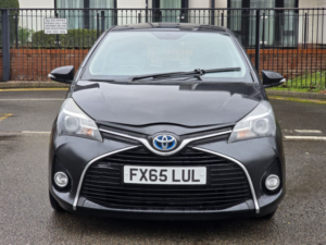 2015 Toyota Yaris 1.5 Vvt-H Icon Hatchback 5dr Petrol Hybrid E-CVT Euro 6 (101 Ps) in Black — image 2