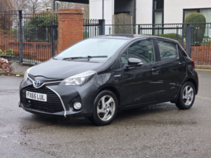 2015 Toyota Yaris 1.5 Vvt-H Icon Hatchback 5dr Petrol Hybrid E-CVT Euro 6 (101 Ps) in Black — image 3