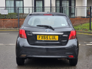 2015 Toyota Yaris 1.5 Vvt-H Icon Hatchback 5dr Petrol Hybrid E-CVT Euro 6 (101 Ps) in Black — image 5