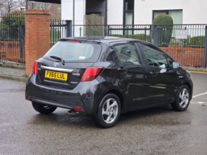 2015 Toyota Yaris 1.5 Vvt-H Icon Hatchback 5dr Petrol Hybrid E-CVT Euro 6 (101 Ps) in Black — image 6