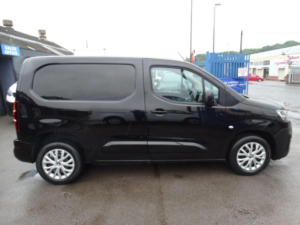 2024 Citroen Berlingo 1.5 Bluehdi 1000 Driver Edition M Swb Euro 6 (s/s) 5dr in Black — image 4