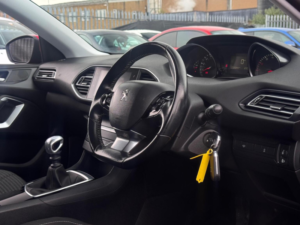 2018 Peugeot 308 Sw 1.2 Puretech Active Euro 6 (s/s) 5dr in Red — image 3