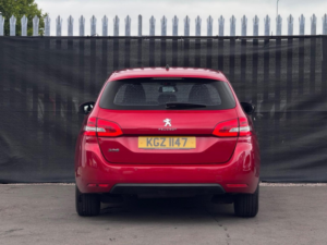2018 Peugeot 308 Sw 1.2 Puretech Active Euro 6 (s/s) 5dr in Red — image 5