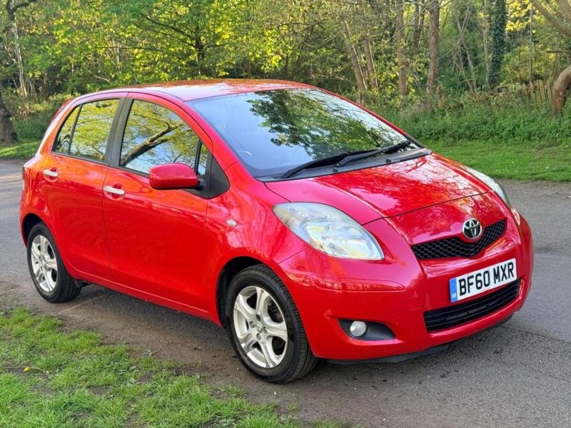 2010 Toyota Yaris 1.33 Dual Vvt-I Tr Euro 4 (s/s) 5dr in Red — image 1