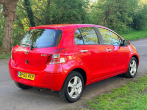2010 Toyota Yaris 1.33 Dual Vvt-I Tr Euro 4 (s/s) 5dr in Red — image 2