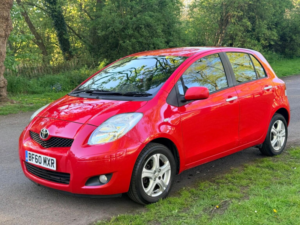 2010 Toyota Yaris 1.33 Dual Vvt-I Tr Euro 4 (s/s) 5dr in Red — image 4
