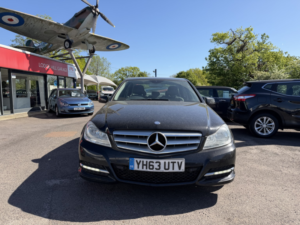 2013 Mercedes-Benz C Class 2.1 C220 Cdi Executive Se in Black — image 2