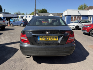 2013 Mercedes-Benz C Class 2.1 C220 Cdi Executive Se in Black — image 6