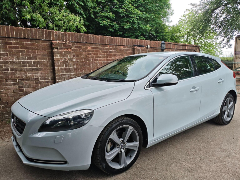 2013 Volvo V40 1.6 T4 Se Lux Nav Powershift Euro 5 (s/s) 5dr in Grey — image 1