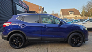 2016 Nissan Qashqai 1.2 Dig-T N-Tec+ Xtron 2WD Euro 6 (s/s) 5dr in Blue — image 5