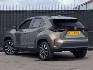 2024 Toyota Yaris Cross 1.5 Vvt-H Design E-CVT Euro 6 (s/s) 5dr in Bronze — image 2