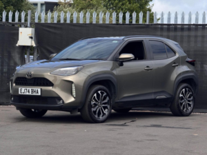 2024 Toyota Yaris Cross 1.5 Vvt-H Design E-CVT Euro 6 (s/s) 5dr in Bronze — image 6