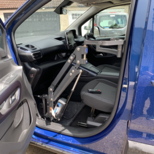 2020 Peugeot Rifter 1.5 Bluehdi Allure in Blue — image 5