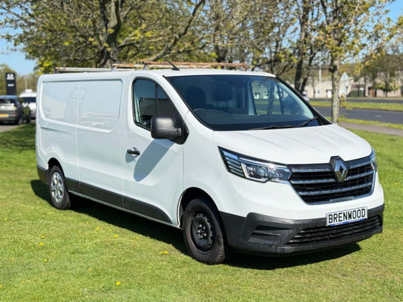 2022 Renault Trafic 2.0 Dci Blue Ll30 Business+ Panel Van 5dr Diesel Manual L2 H1 Euro 6 (s/s) (130 Ps) in White — image 1